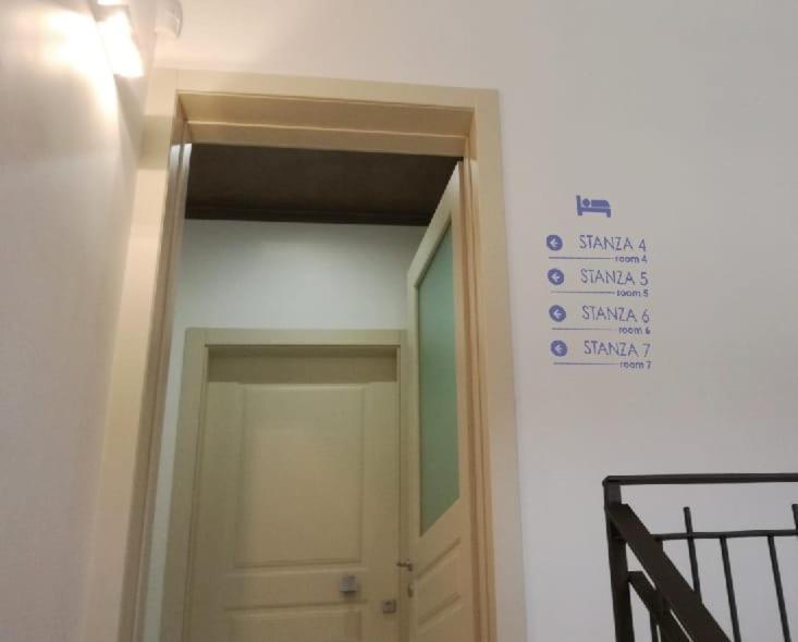 Madigans Rooms Bed&Breakfast Lecce Ngoại thất bức ảnh