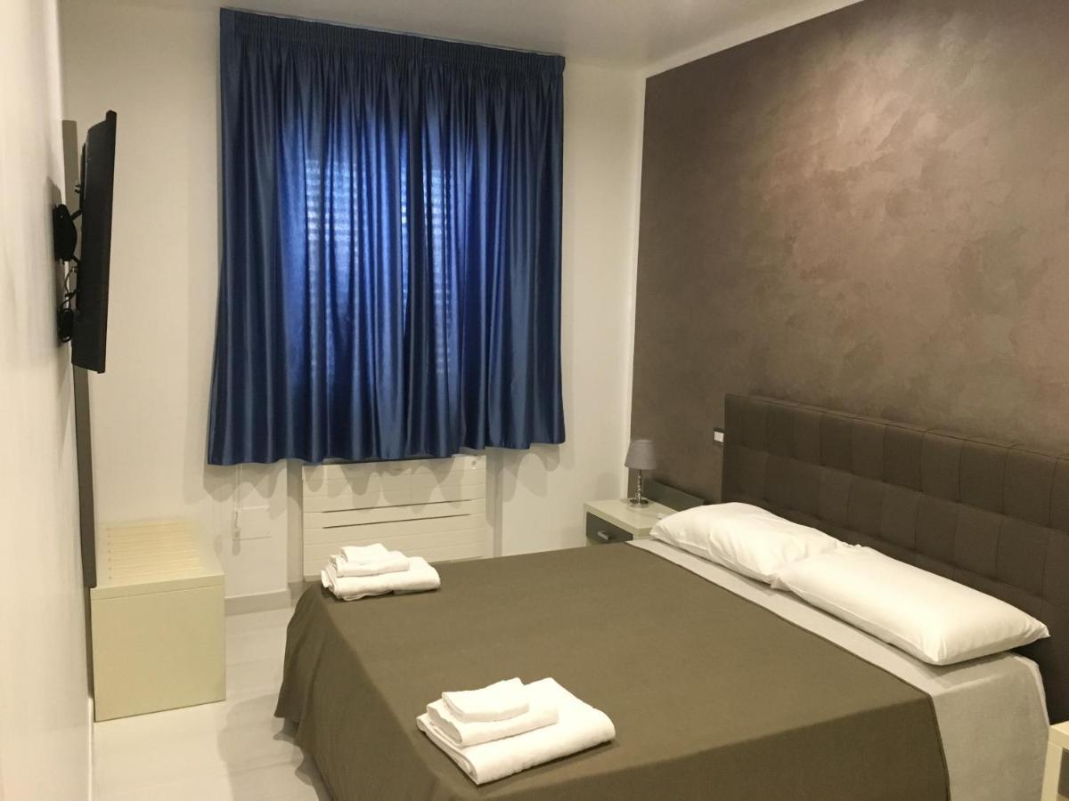 Madigans Rooms Bed&Breakfast Lecce Ngoại thất bức ảnh